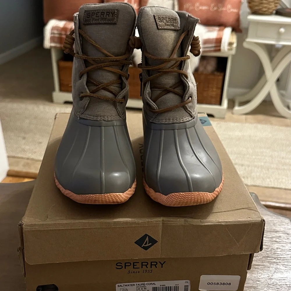 Sperry Saltwater Taupe & Coral Duck Boots 8.5 - Picture 2 of 8